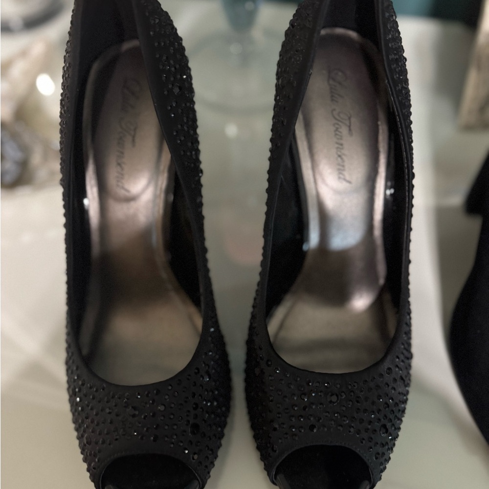 6 pairs of shoes size 10.. all for$150 Edelman Black and Cream Peep-Toe Wedges - Picture 4 of 14